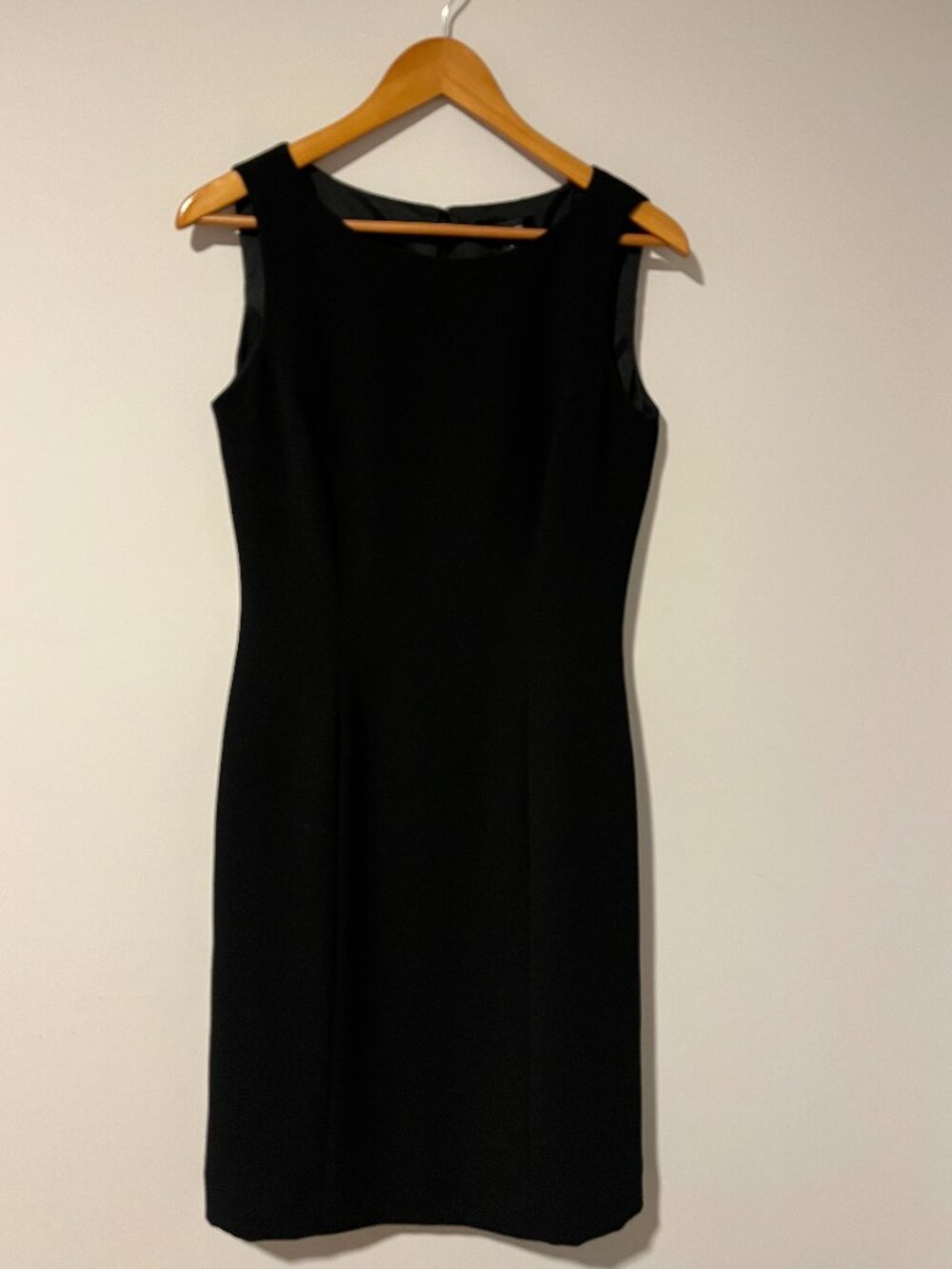 Tahari Arthur Levine Black Sleeveless Sheath Dress LBD